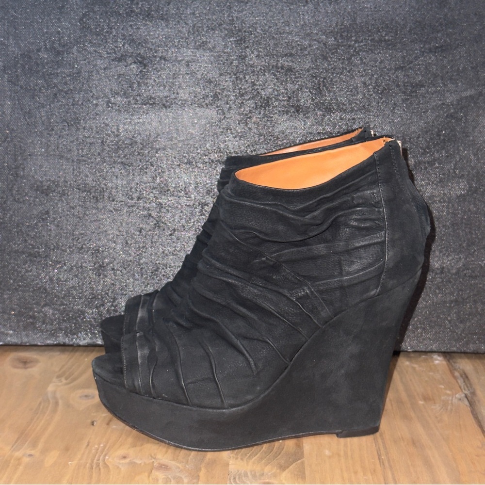 Elizabeth & James Black Wedge Ankle Boots Sz 6
